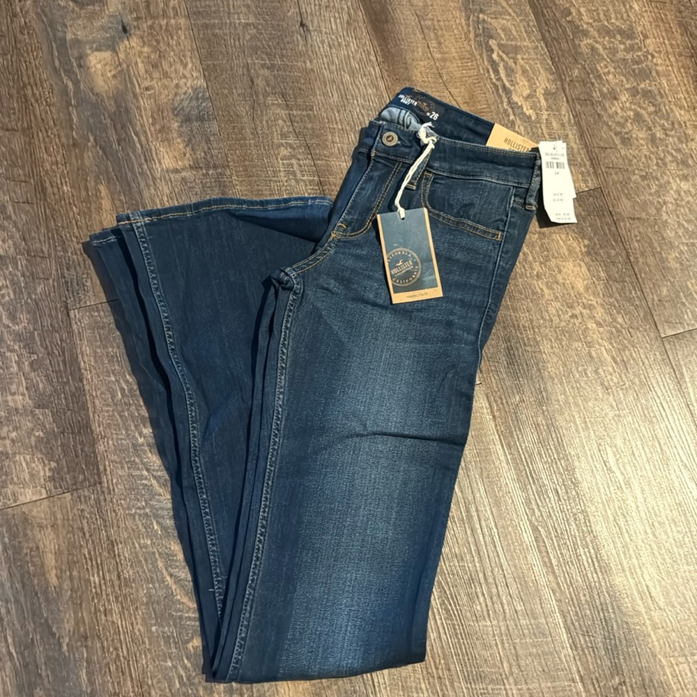 Brand New with Tags! Hollister Bootcut Size 3